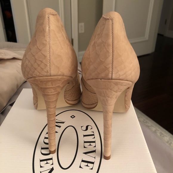Steve Madden “Helix” Nude Heels - Picture 3 of 7